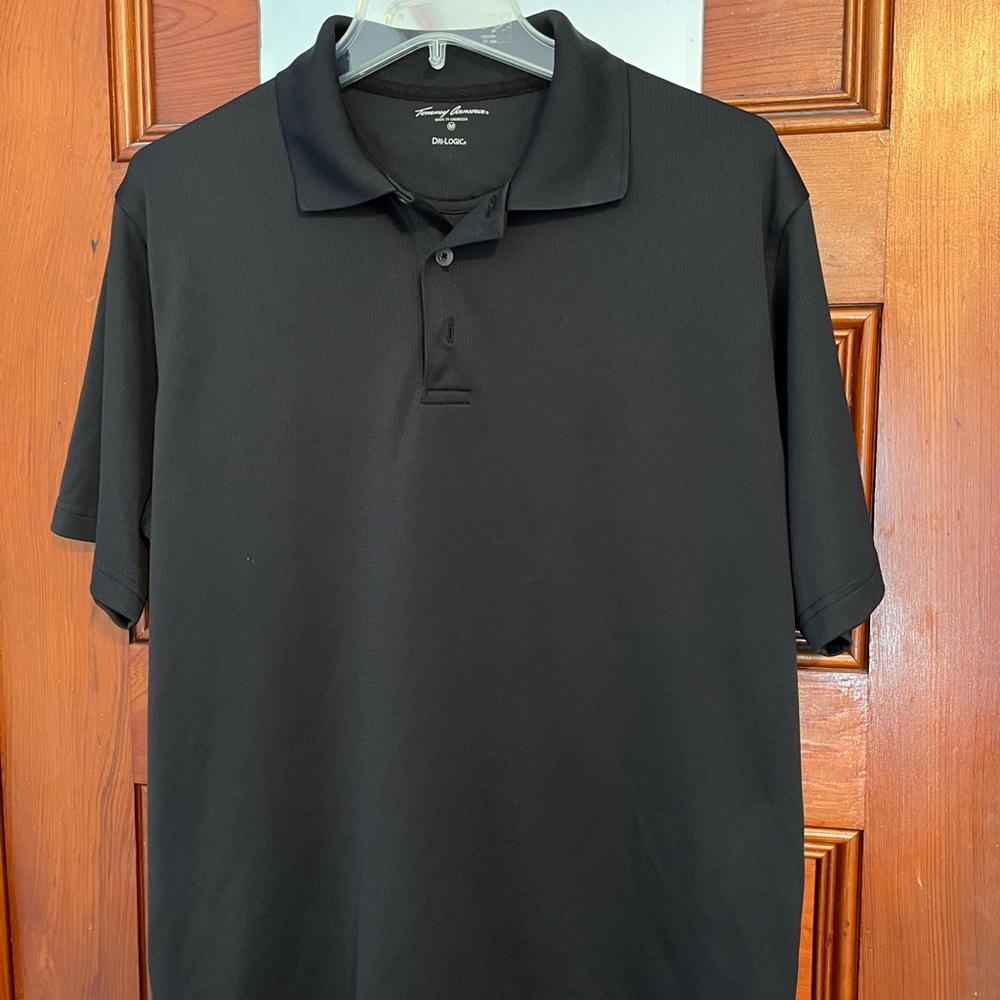 Black collar short sleeve shirt with Dri-Logic. Size M